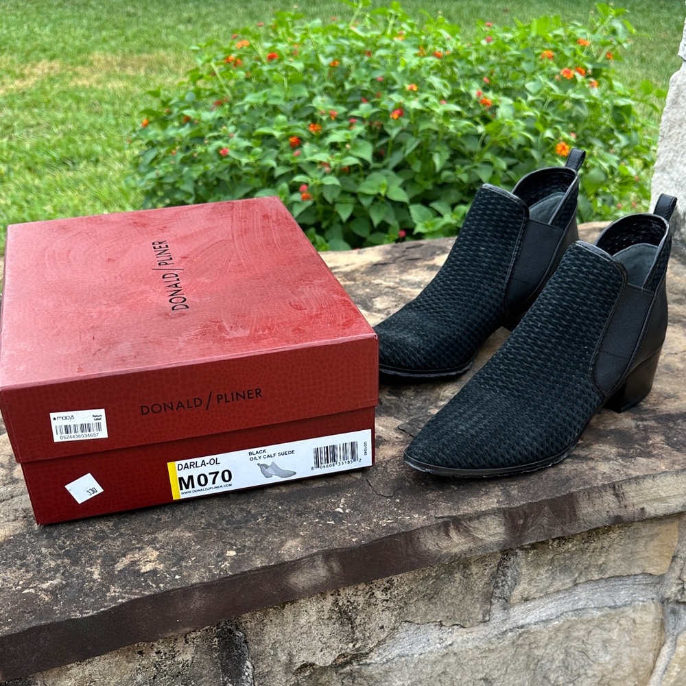 Donald Pliner Black Ankle Women’s Booties